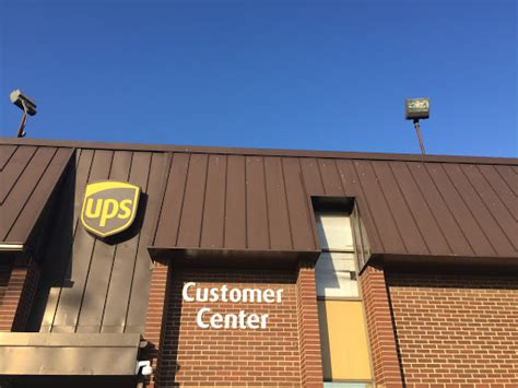 42056 BEST FRONTAGE RD. BAKER CITY, OR 97814. Inside BAKER CITY. View Details Get Directions. UPS Authorized Shipping Outlet. Reopening today at 9:30am. Latest drop off: Ground: 4:30 PM | Air: 2:00 PM. 2101 MAIN ST STE 111. BAKER CITY, OR 97814.